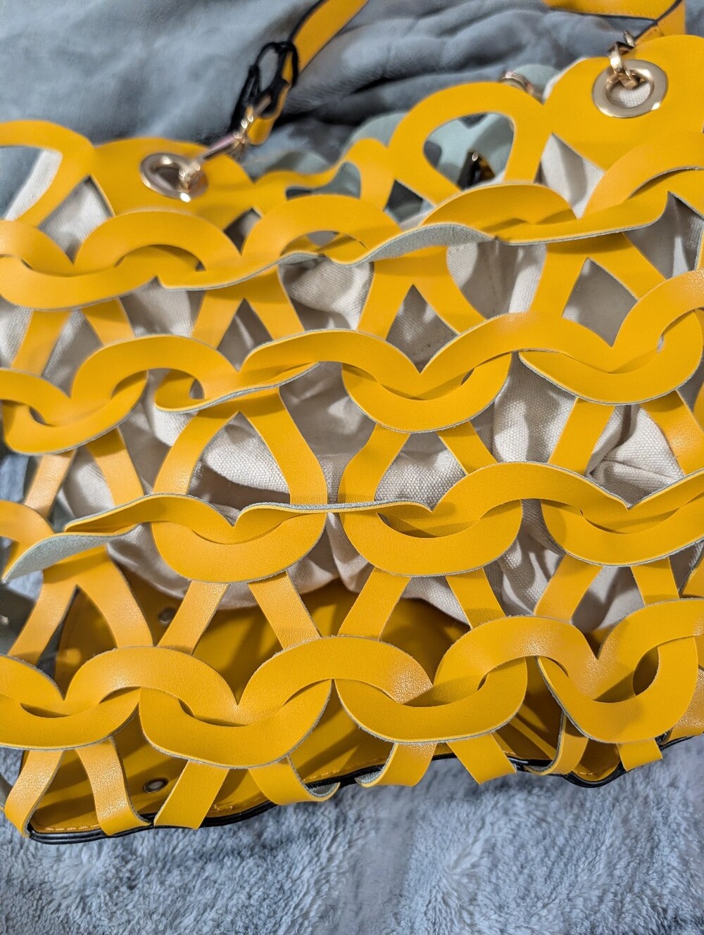 NWT Moda Luxe Paige Tote Bag Yellow Interlocking Cutout Weave with Canvas Insert - Picture 5 of 7